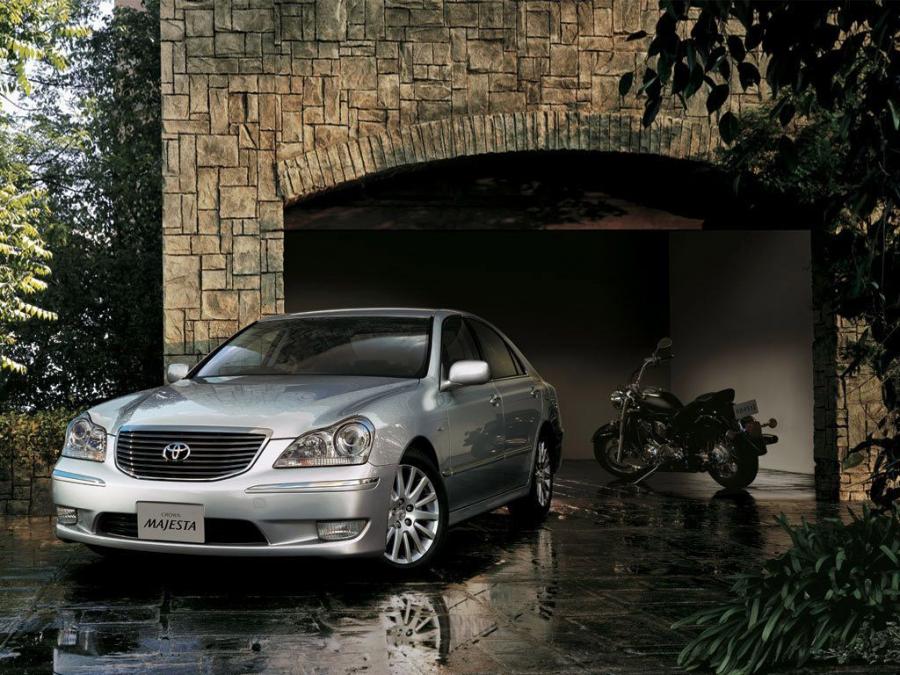  Toyota Crown Majesta 2004 года  (фото 8 из 15)